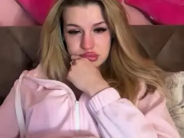 Chaturbate Live Sex Cam of rosaline_ly