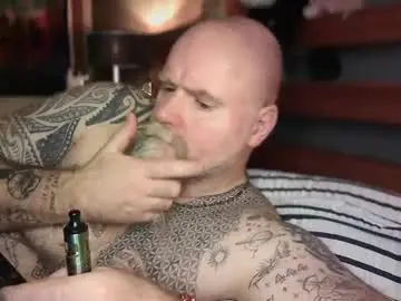 Chaturbate Free Porn Cam of tattooeddilf01