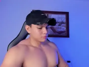 Chaturbate Live Sex Cam of roy__constance