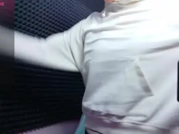 Chaturbate Sex Cam of kiki_krash