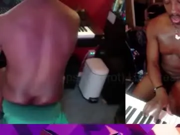 Chaturbate Live Porn of bicepsandfrot