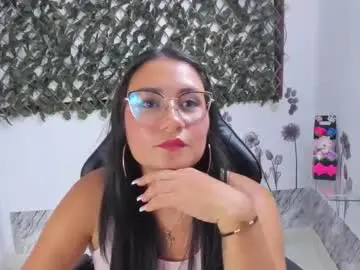 Chaturbate Live Sex Cam of luna021_1