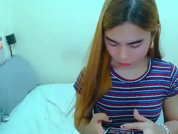 Chaturbate Live Sex Cam of mikhayla_and_zeus_room