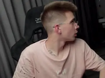 Chaturbate Sex Chat of oscar_big_dick