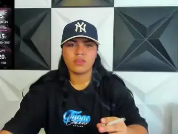 Chaturbate Live Porn of valeri_harpers4