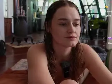 Chaturbate Live Sex Cam of bellebabyboo