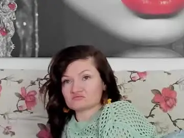 Chaturbate Live Sex Cam of illegalbeauty87