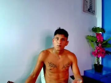 Chaturbate Live Sex Cam of jamesshott_