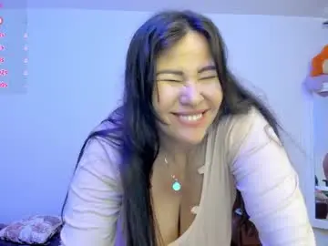 Chaturbate Live Sex Cam of esmeralda_milf1