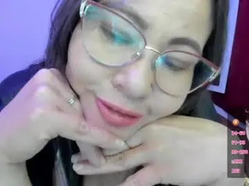 Chaturbate Free Porn Cam of esmeralda_milf1