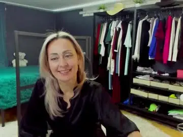 Chaturbate Live Sex Cam of julia__cherry_