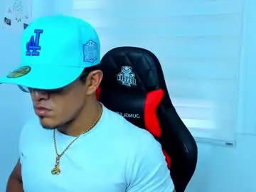 Chaturbate Live Sex Cam of tom_kingfit