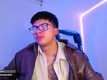 Chaturbate Best live sex cam show of derek_moon04