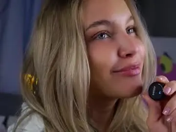 lipswithsmileonthem from chaturbate