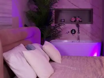 Chaturbate Live Sex Cam of amyra_moon