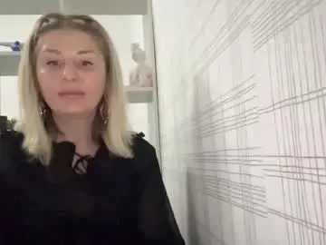 Chaturbate Free Porn Cam of blondie_xoxoxo