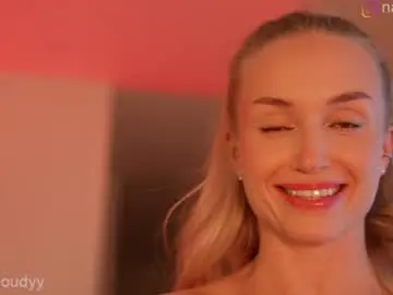 Chaturbate Live Sex of mia_cloudy