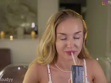 Chaturbate Watch Live Sex Cams of mia_cloudy