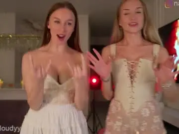 Chaturbate Live Porn of mia_cloudy