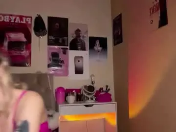 Chaturbate Sex Cam of emily_cutie_