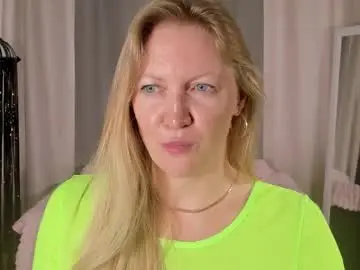 Chaturbate Live Sex Cam of sugamomy