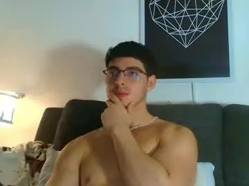 Chaturbate Live Sex Cam of thomylov