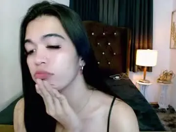 Chaturbate Live Sex Cam of hollyyumiloove