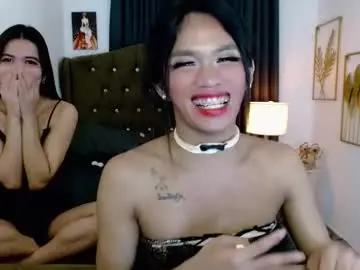 hollyyumiloove from chaturbate