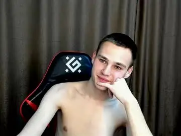 Chaturbate Live Sex Cam of robert10211