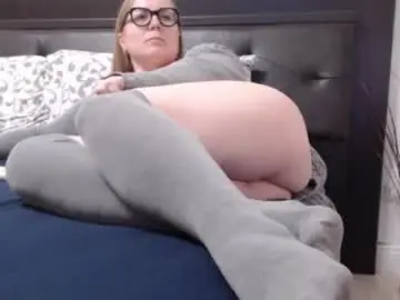 Chaturbate Live Sex Cam of milfbiglips38
