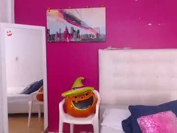 Chaturbate Best live sex cam show of tiny_whore18