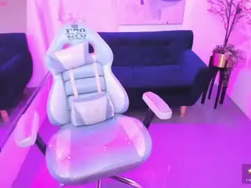 Chaturbate Live Sex Cam of ema_louisx