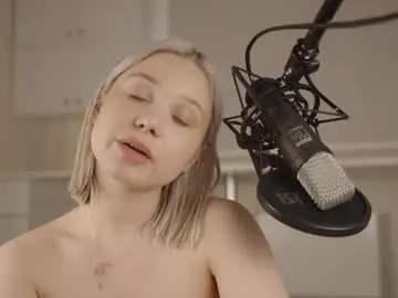 Chaturbate Sex Chat of jennyplaudis_