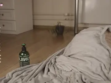 Chaturbate Live Sex Cam of jennyplaudis_