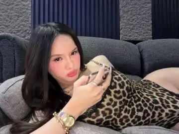 Chaturbate Free Porn Cam of hugecockeightine