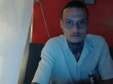 Chaturbate Live Sex Cam of hyb_noctilux