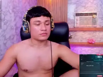 Chaturbate Live Sex Cam of andrewpeach