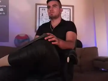 Chaturbate Live Sex Cam of bradleycolton