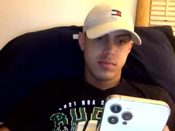 Chaturbate Free Porn Cam of handsome01_