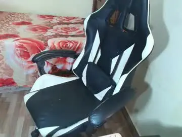 Chaturbate Live Sex Cam of max_love25