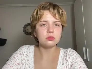 ari_crystal from chaturbate