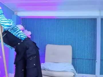 leamoreau__ from chaturbate