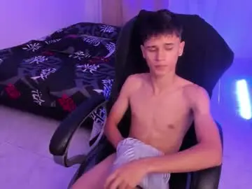 Chaturbate Adult Webcam of aron_boyy