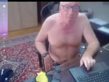 Chaturbate Live Sex Cam of roberttherabbit