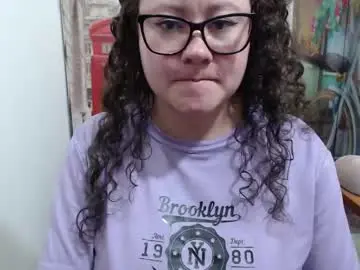 curly_greeneyed from chaturbate