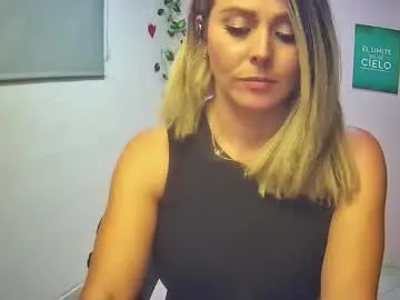 Chaturbate Watch Live Sex Cams of hestesiaxx