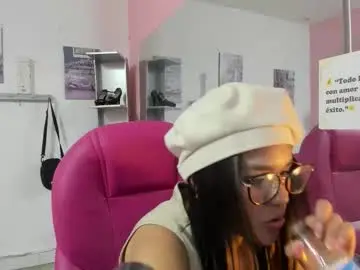 Chaturbate Live Sex Cam of antonellakling_