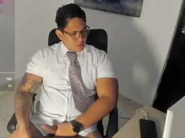 Chaturbate Free Porn Cam of coltonmassif_