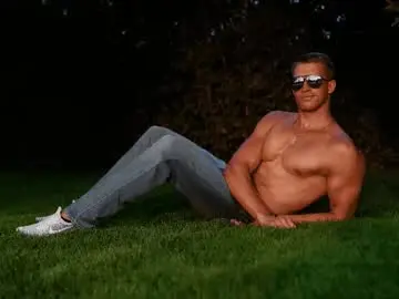 Chaturbate Live Sex Cam of marc105100