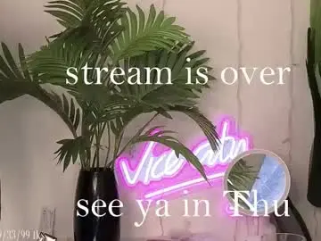 Chaturbate Live Sex Cam of violetvio1ator